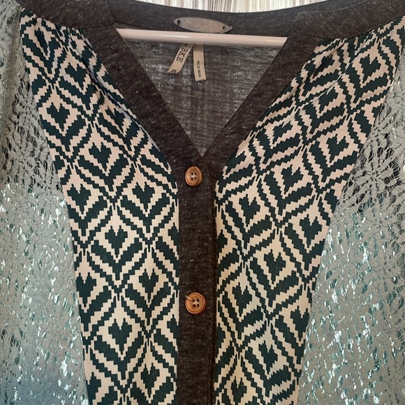 Beautiful boutique mixed media boho top - Picture 3 of 6